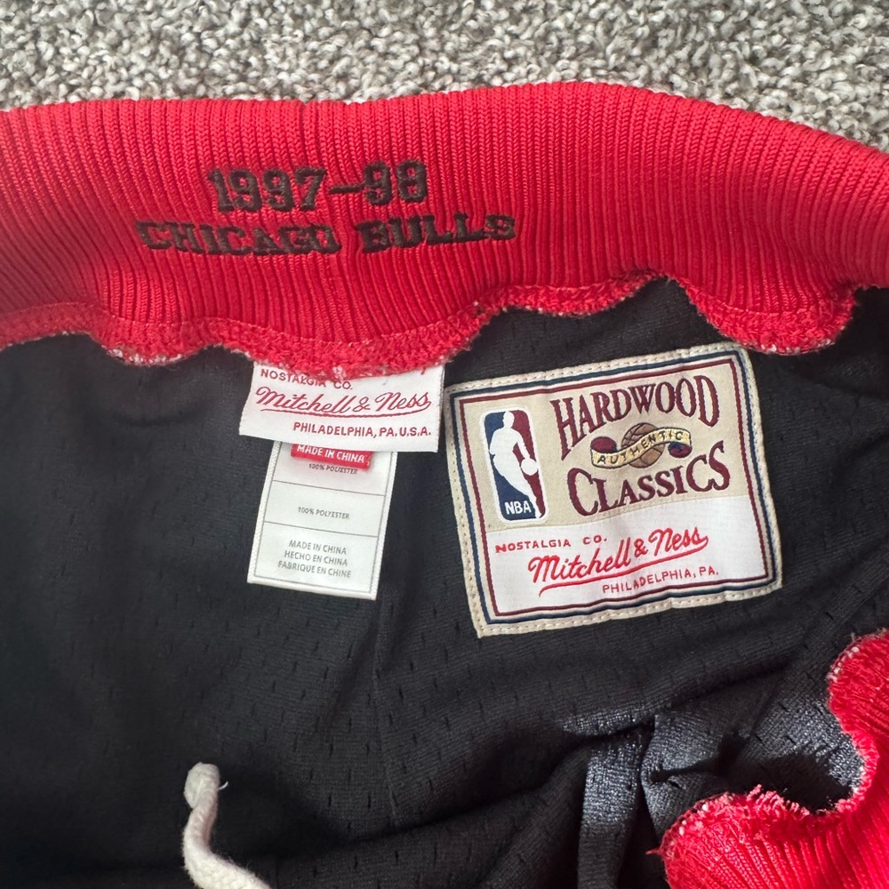 Mitchell and Ness Chicago Bulls Shorts - Picture 2 of 3